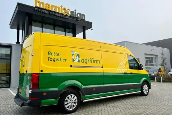 Agrifirm gele bedrijfsbus