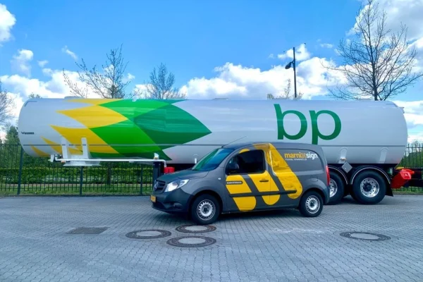 BP tankwagen met opvallende wrap