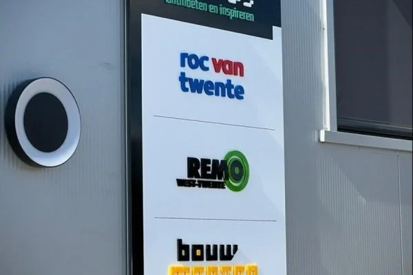 Bewegwijzering reclamebord acrylox Kampus