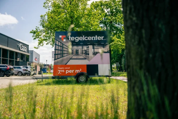 Reclame aanhanger met reclamebord Tegelcenter