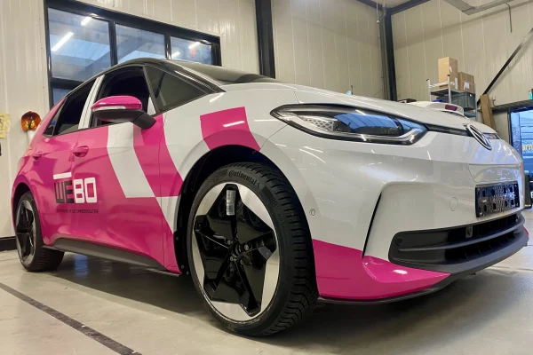 Auto wrappen voor WEBO