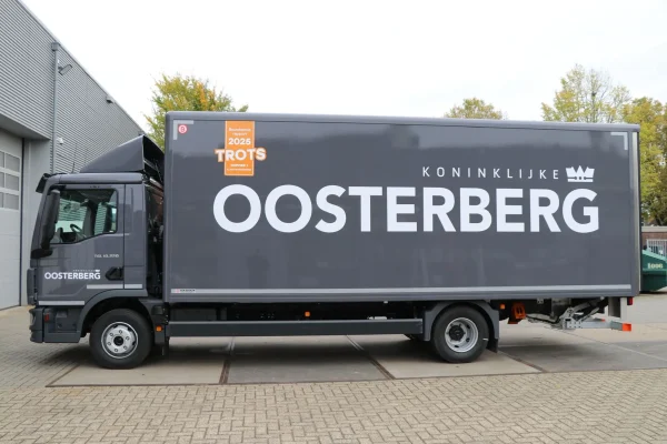 Vrachtwagen met Oosterberg full branding