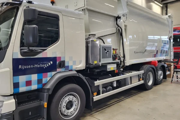 Vrachtwagen met gemeentelijke belettering