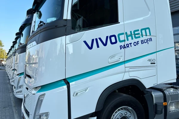 Vrachtwagens met Vivochem belettering