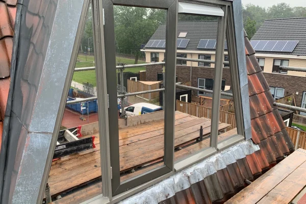 Zonwerend en spiegelend raamfolie